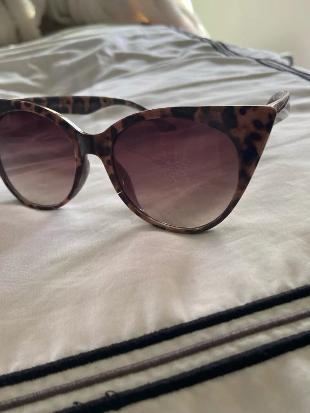 Tortoiseshell Cat-Eye Sunglasses - Brown Gradient Lenses